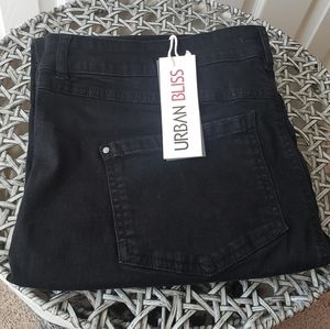 Urban Bliss Skinny Jeans | US 16 | Black